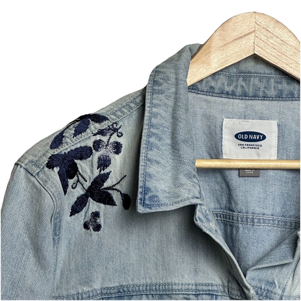 Old Navy Denim Jean Jacket Womens XXL Blue Embroidered Floral Raw Hem Button Up - Picture 3 of 7